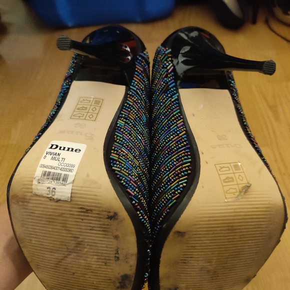 Beautiful beaded Dune shows - Picture 2 of 4